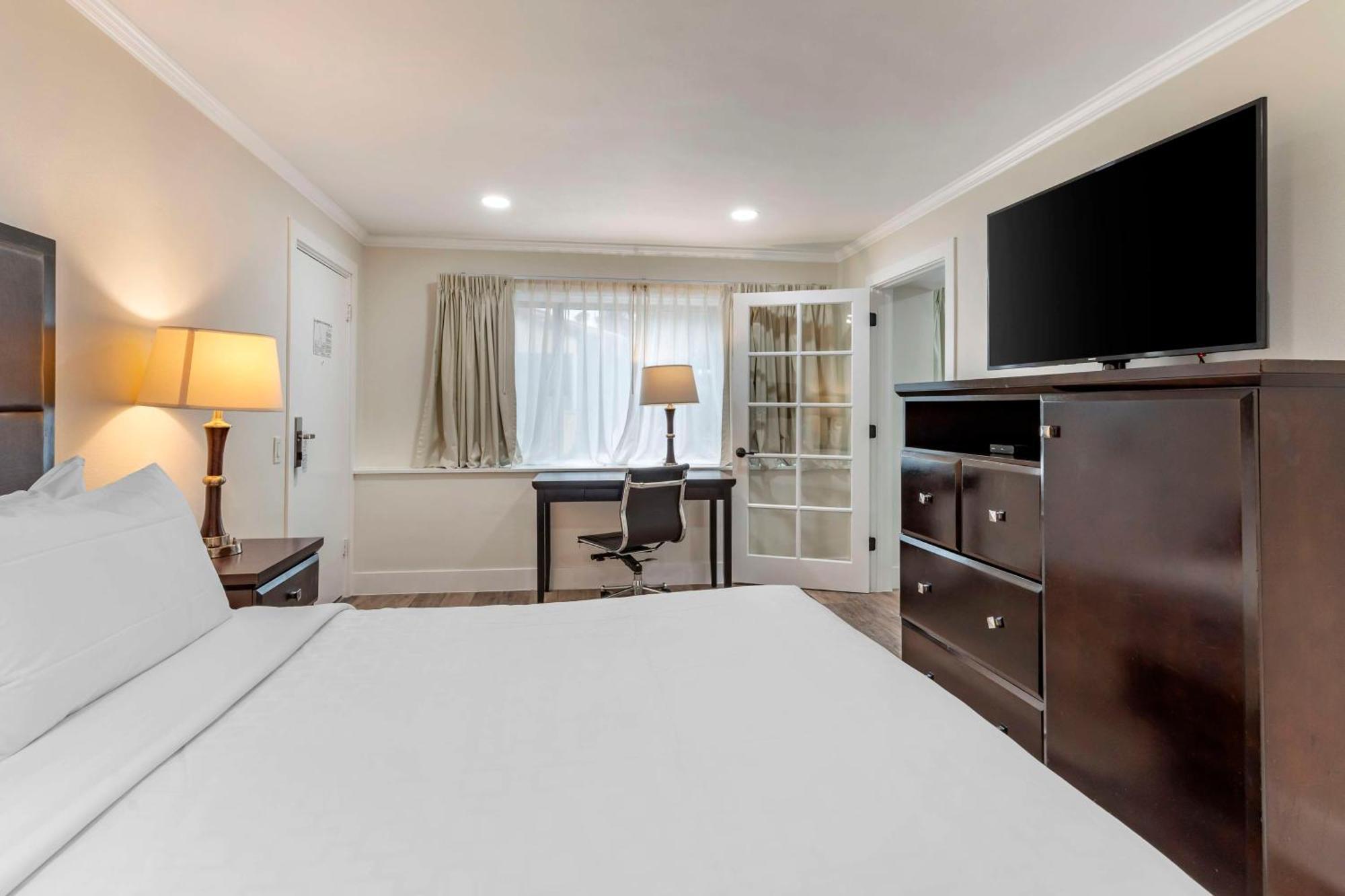 เบสท์ เวสเทิร์น คาร์เมลส์ ทาวน์ เฮาส์ ลอดจ์ Hotel Carmel-by-the-Sea ภายนอก รูปภาพ